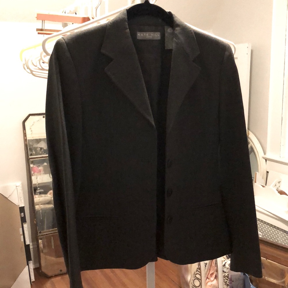 Kate Hill wool Blend Blazer Petite. Charcoal gray with 4 buttons ,2 faux pockets